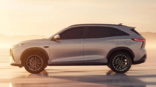 7 plazas, más de 180 CV y etiqueta ECO, el SUV tipo EBRO S800 pero más deportivo ya tiene precios y son una sorpresa