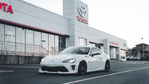 Toyota trims Middle East production by 40,000 vehicles on shipping risk