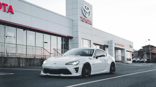 Toyota trims Middle East production by 40,000 vehicles on shipping risk