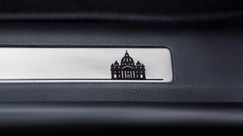 El papa León XIV tiene ahora su propio SUV: hecho en su tierra y con motor V6 híbrido de 318 CV