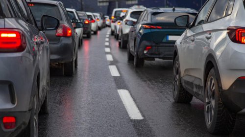 Do you need to use turn signals in roundabouts?