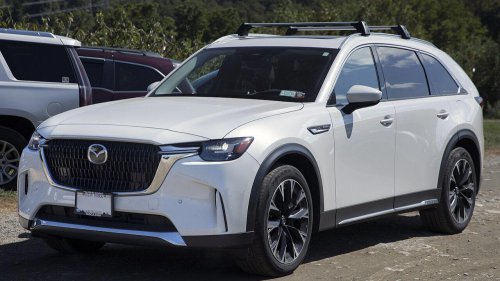 10 roomy luxury hybrids that maximize MPG and comfort