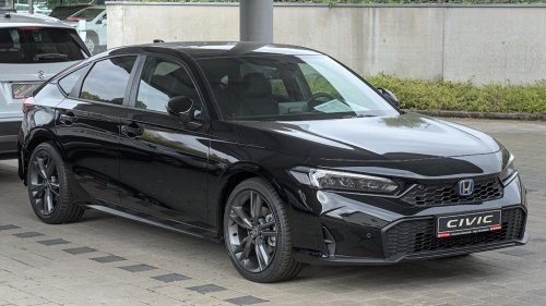 10 roomy luxury hybrids that maximize MPG and comfort