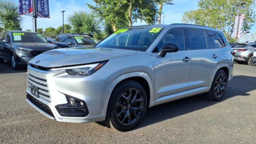 10 roomy luxury hybrids that maximize MPG and comfort