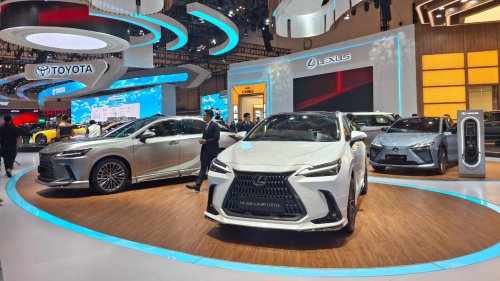 10 roomy luxury hybrids that maximize MPG and comfort