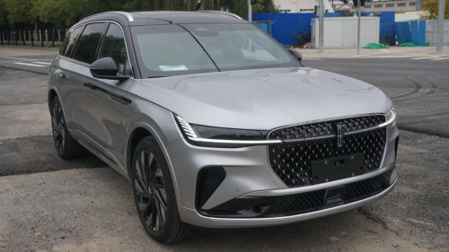 10 roomy luxury hybrids that maximize MPG and comfort