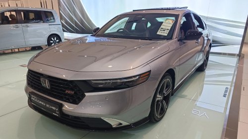 10 roomy luxury hybrids that maximize MPG and comfort