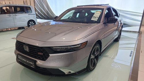 10 roomy luxury hybrids that maximize MPG and comfort