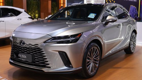 10 roomy luxury hybrids that maximize MPG and comfort