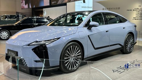 10 roomy luxury hybrids that maximize MPG and comfort