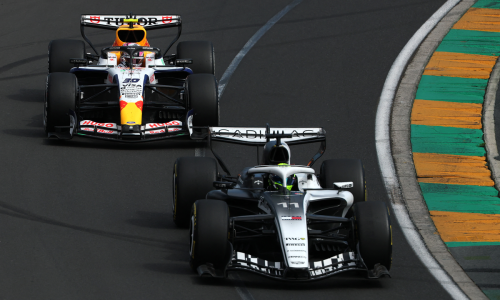 El GP de Australia estrena las nuevas salidas: casi termina en accidente entre Liam Lawson y Franco Colapinto