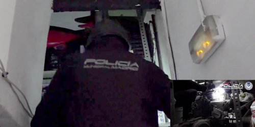 La sorpresa de la Policía tras subir al altillo de un taller mecánico en Madrid