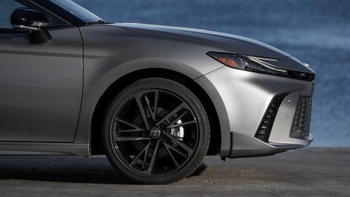 Buyer's advice: A fully-loaded top-spec Toyota Camry vs. the all-new base Lexus ES