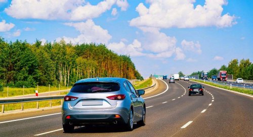 Confirmado por la DGT: estos son los modelos de coches que pueden conducir a 150 kilómetros por hora sin multa en España