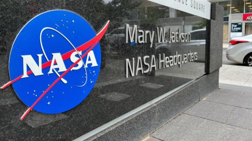Senate lays out its biggest plans for NASA in years, accelerating moon race and delaying ISS termination