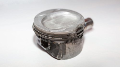 How piston shape impacts engine performance and efficiency