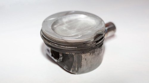 How piston shape impacts engine performance and efficiency