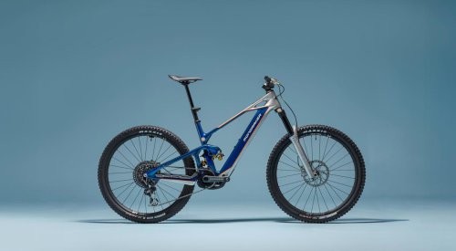 La eBike más espectacular es española: inspirada por el Porsche Kremer K8 con los colores Gulf