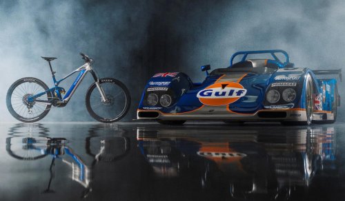 Porsche, La eBike más espectacular es española: inspirada por el Porsche Kremer K8 con los colores Gulf