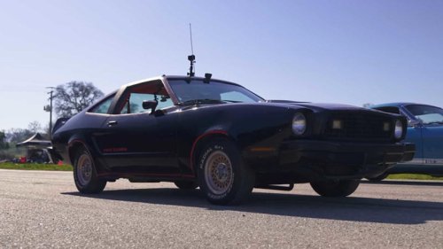 Ford, Ford Mustang, Seven generations of Ford Mustang compete in a quarter mile drag race