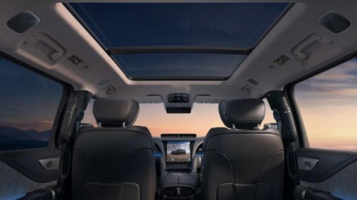 BYD sorprende con un interior fuera de guion: pantalla curva para su todoterreno eléctrico