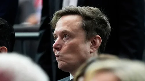 A Tesla se le acaba el 'hype' y el dominio en ventas, por culpa de BYD y de una nueva marca china