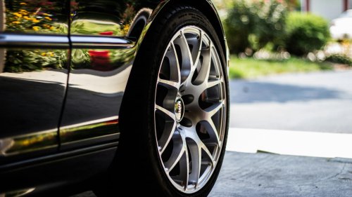 10 things to always check before driving your car & 10 easy maintenance tips