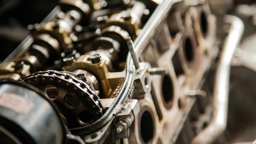 10 things to always check before driving your car & 10 easy maintenance tips