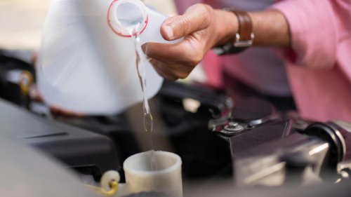 10 things to always check before driving your car &amp; 10 easy maintenance tips