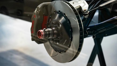 10 things to always check before driving your car &amp; 10 easy maintenance tips
