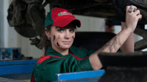 20 things car mechanics immediately notice about you