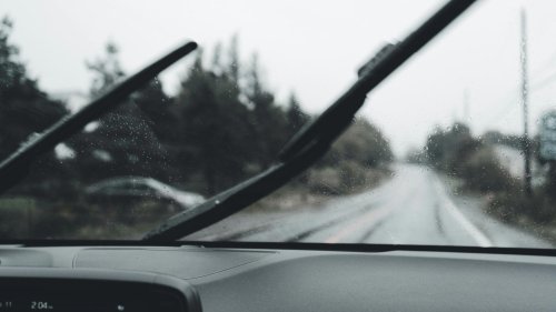 10 things to always check before driving your car &amp; 10 easy maintenance tips