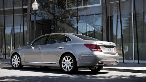 The V8 Hyundai Equus luxury sedan thought it could play with the Mercedes S-Class