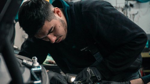 20 things car mechanics immediately notice about you