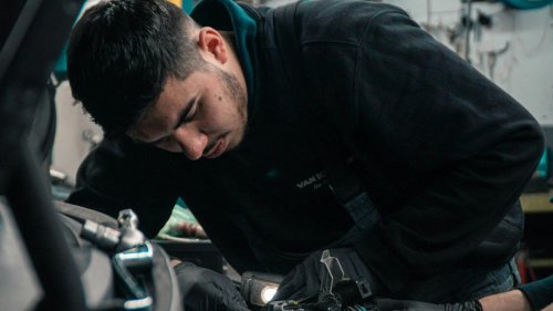 20 things car mechanics immediately notice about you