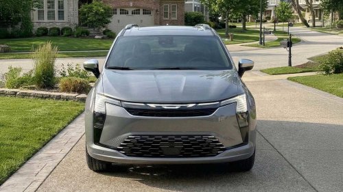 Chrysler, Refreshed 2027 Chrysler Pacifica debuts, kills Voyager minivan in the process