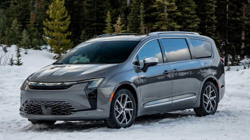 Refreshed 2027 Chrysler Pacifica debuts, kills Voyager minivan in the process