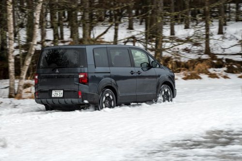 三菱デリカD：5 P（4WD/8AT）【試乗記】