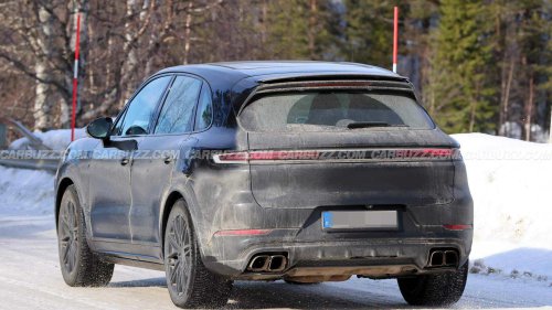 Porsche Cayenne prototype spied hiding the smallest facelift possible