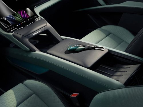 Porsche, Porsche Cayenne, Porsche reveals mid-range 657-HP Cayenne S electric, which is nice, but wow look at the new green interior style package