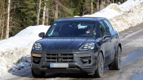 Porsche Cayenne prototype spied hiding the smallest facelift possible