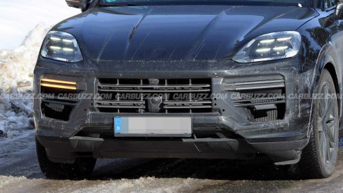 Porsche Cayenne prototype spied hiding the smallest facelift possible