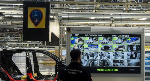 Renault se blinda frente a los fabricantes chinos: 36 nuevos modelos hasta 2030 con IA y nuevas tecnologías eléctricas