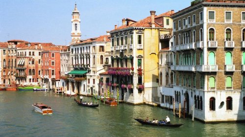 10 driving rules other countries have to follow that don't exist in the US