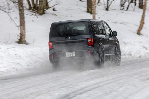 三菱デリカD：5 P（4WD/8AT）【試乗記】