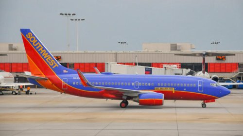 Flight diverted, Muslim passenger removed because of 'misunderstanding' after phone timer sounded for Ramadan prayer reminder