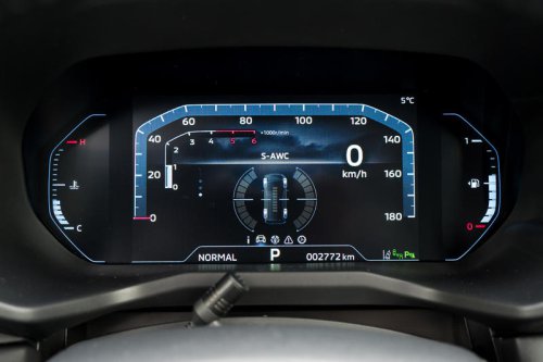 三菱デリカD：5 P（4WD/8AT）【試乗記】