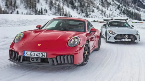 Enfrentamos al Porsche 911 Carrera 4 GTS vs. Mercedes-AMG GT 63 4Matic+ en nieve: patinaje artístico