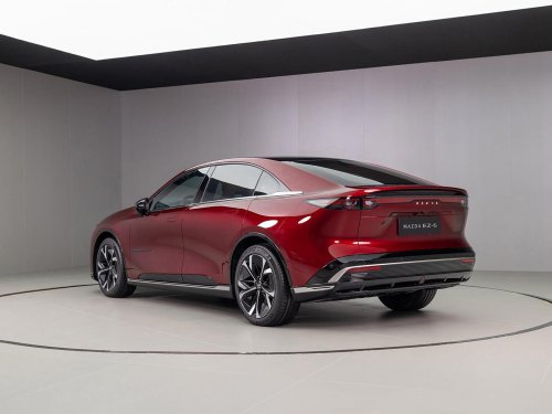 Más autonomía y carga rápida para el Mazda6e que intenta remontar sus malas ventas