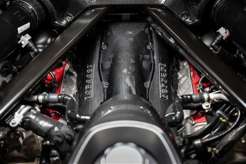 フェラーリ新型「849テスタロッサ」のポジション